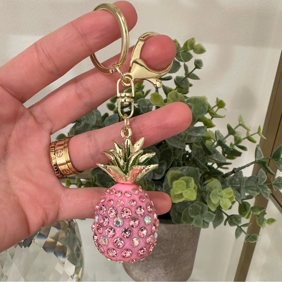Pineapple Keychain with Rhinestones - Picture 3 of 5